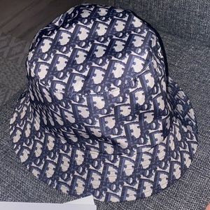 Dior REVERSIBLE TEDDY-D SMALL BRIM BUCKET HAT
